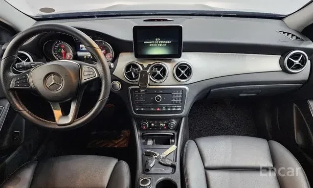 Mercedes-Benz GLA-Class GLA200 d 4MATIC 7