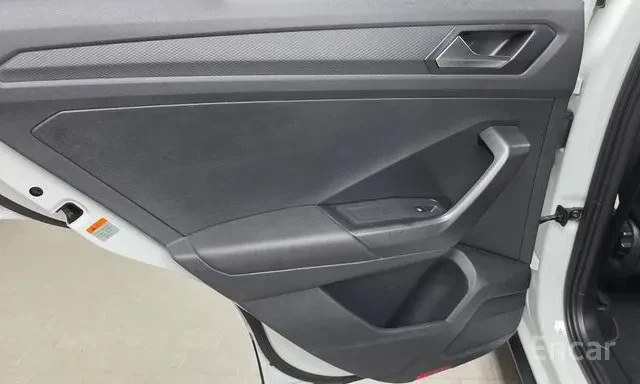 Volkswagen T-Roc 14