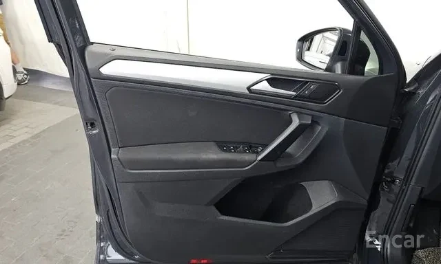 Volkswagen Tiguan 2.0 TDI Premium 13