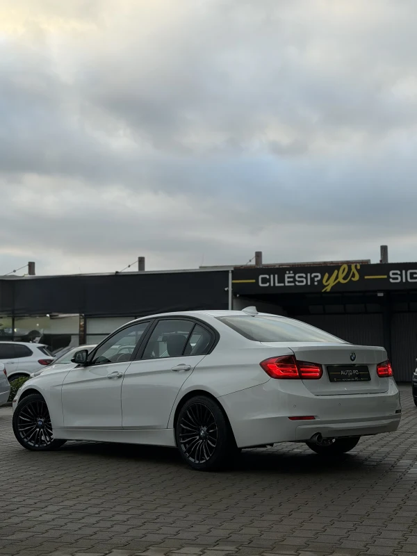 BMW 3-Series 320d ED Edition 8