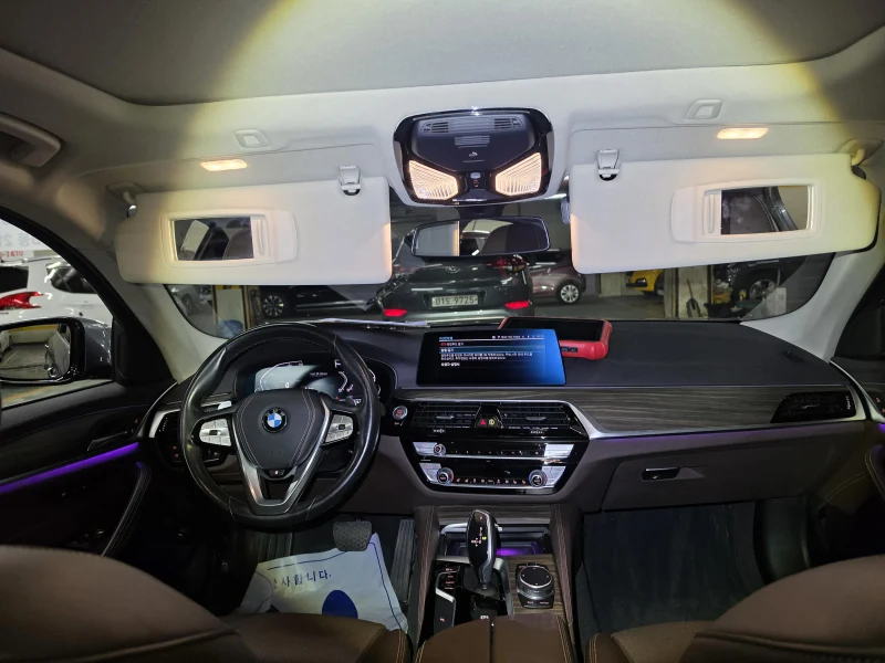 BMW 5-Series 520d xDrive Luxury Plus 11