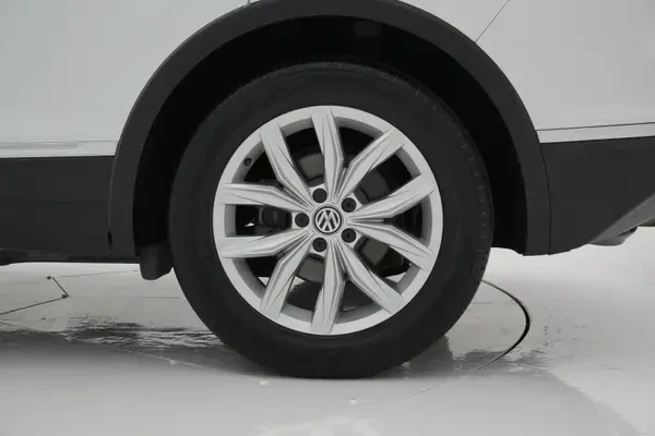 Volkswagen Tiguan 2.0 TDI Premium 13