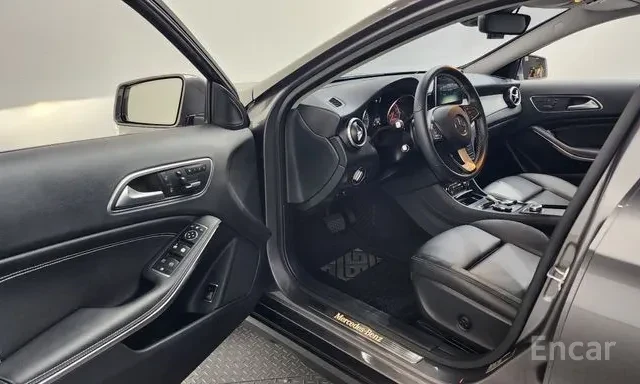 Mercedes-Benz GLA-Class GLA200 d 4MATIC 10