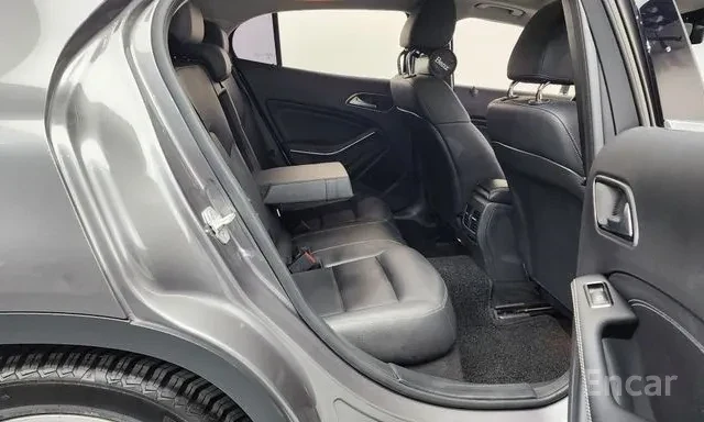 Mercedes-Benz GLA-Class GLA200 d 4MATIC 11