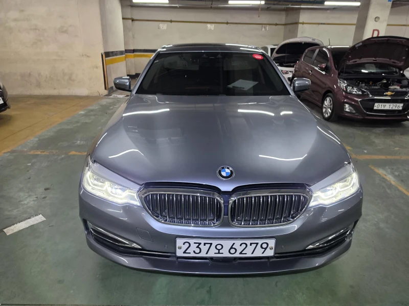 BMW 5-Series 520d xDrive Luxury Plus 2