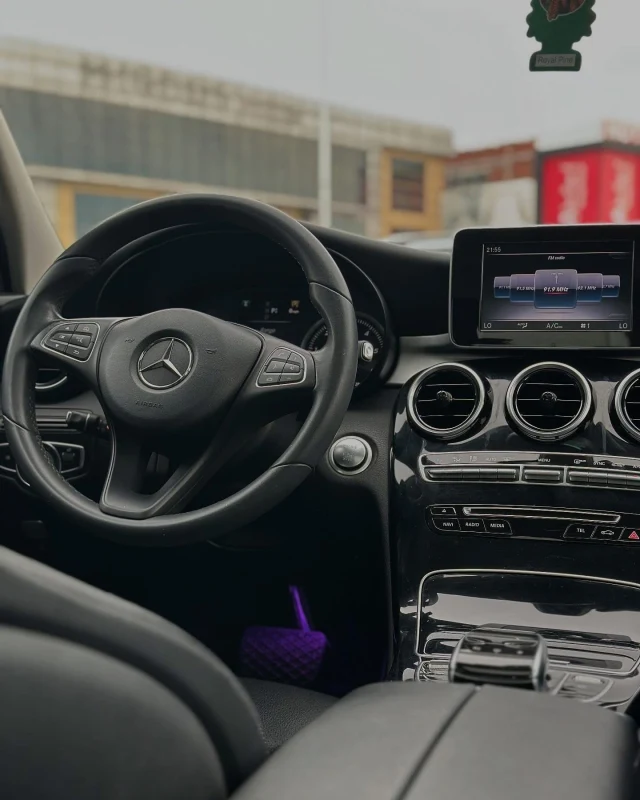 Mercedes-Benz C-Class C200 8