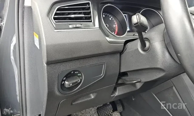 Volkswagen Tiguan 2.0 TDI Premium 31