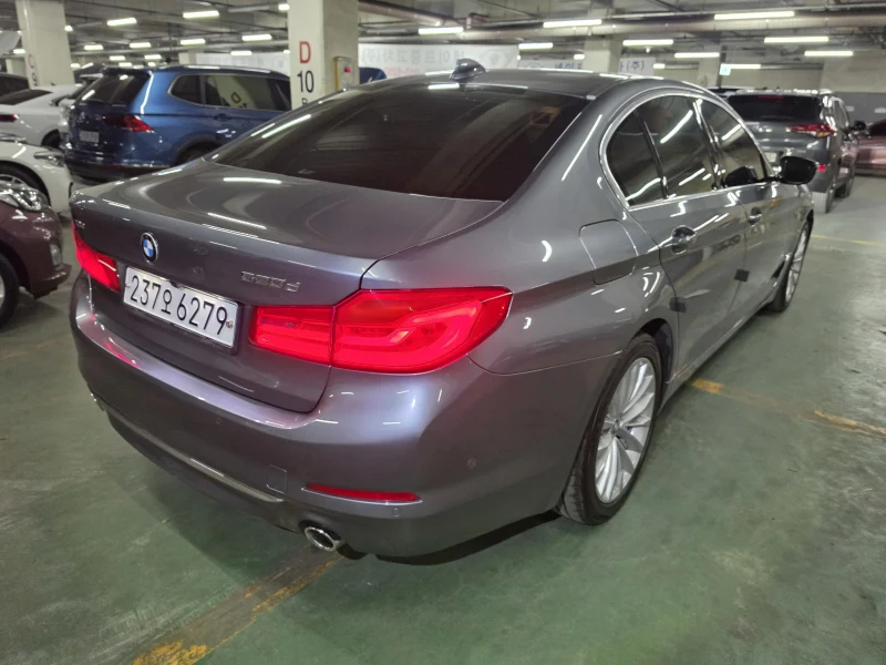 BMW 5-Series 520d xDrive Luxury Plus 4