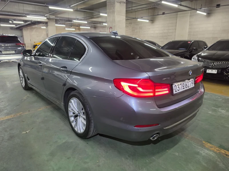 BMW 5-Series 520d xDrive Luxury Plus 6