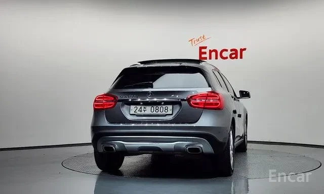 Mercedes-Benz GLA-Class GLA200 d 4MATIC 4