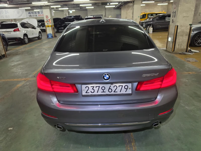 BMW 5-Series 520d xDrive Luxury Plus 5