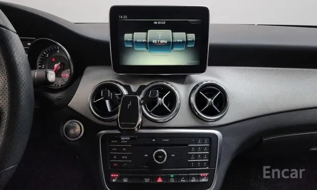 Mercedes-Benz GLA-Class GLA200 d 4MATIC 12