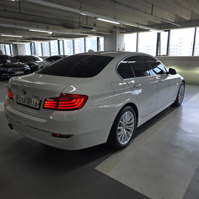 BMW 5-Series 520d Luxury Plus 8