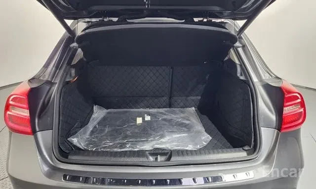 Mercedes-Benz GLA-Class GLA200 d 4MATIC 17