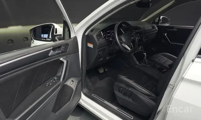 Volkswagen Tiguan 2.0 TDI Prestige 11
