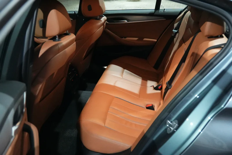 BMW 5-Series 520d G30 M Sport 6