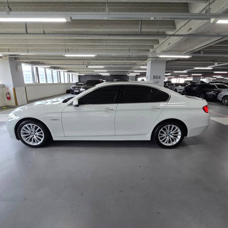 BMW 5-Series 520d Luxury Plus 4