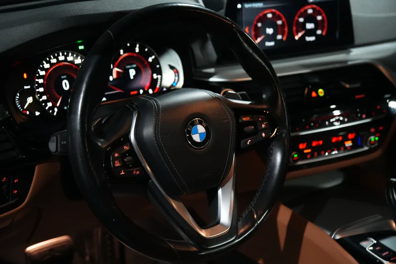 BMW 5-Series 520d G30 M Sport 11