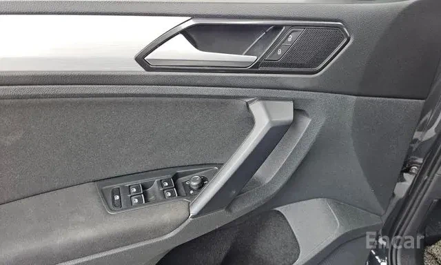 Volkswagen Tiguan 2.0 TDI Premium 27