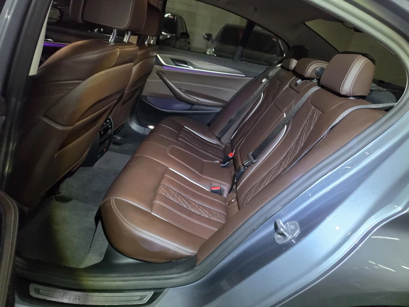 BMW 5-Series 520d xDrive Luxury Plus 10