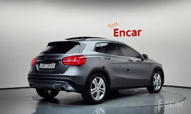 Mercedes-Benz GLA-Class GLA200 d 4MATIC 2
