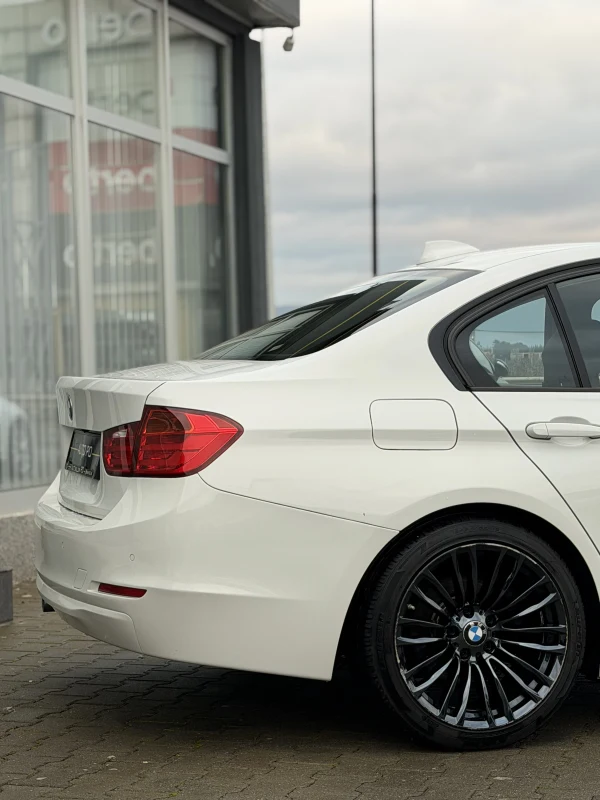 BMW 3-Series 320d ED Edition 7