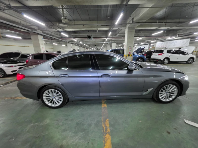 BMW 5-Series 520d xDrive Luxury Plus 8