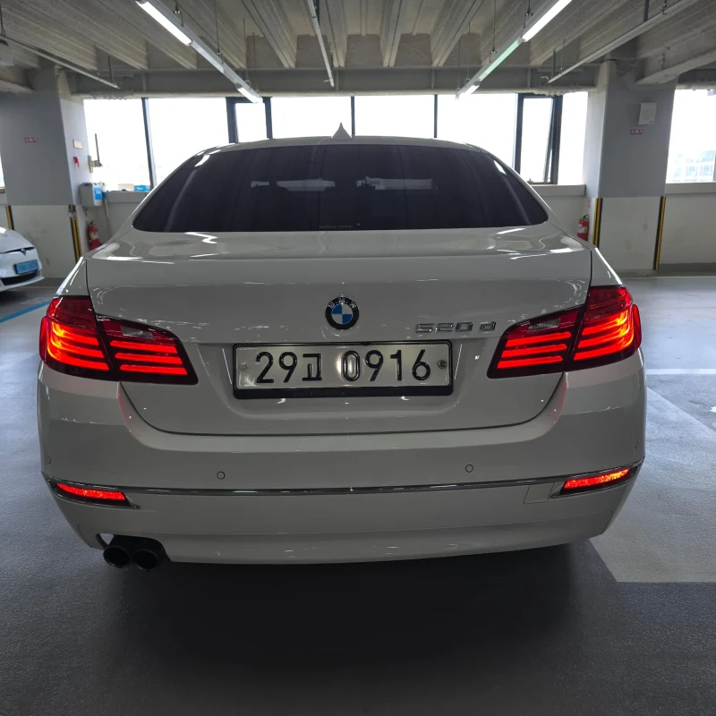 BMW 5-Series 520d Luxury Plus 6