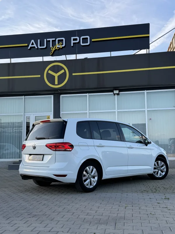 Volkswagen Touran 8