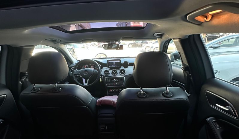 
								Mercedes Benz GLA200d 4Matic full									