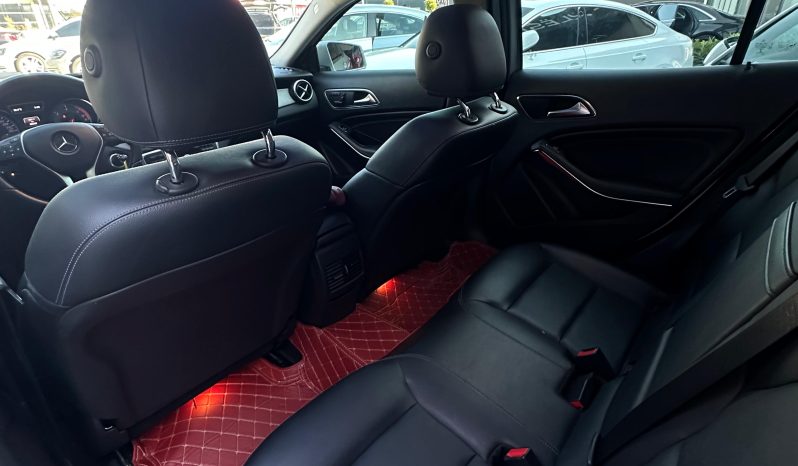 
								Mercedes Benz GLA200d 4Matic full									