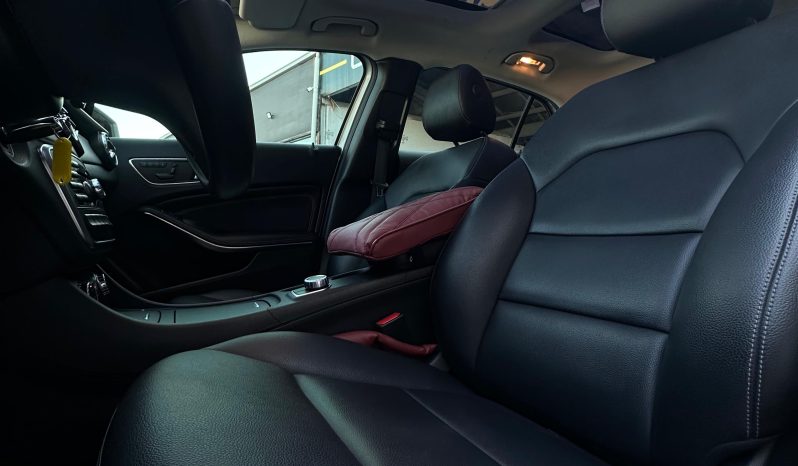
								Mercedes Benz GLA200d 4Matic full									