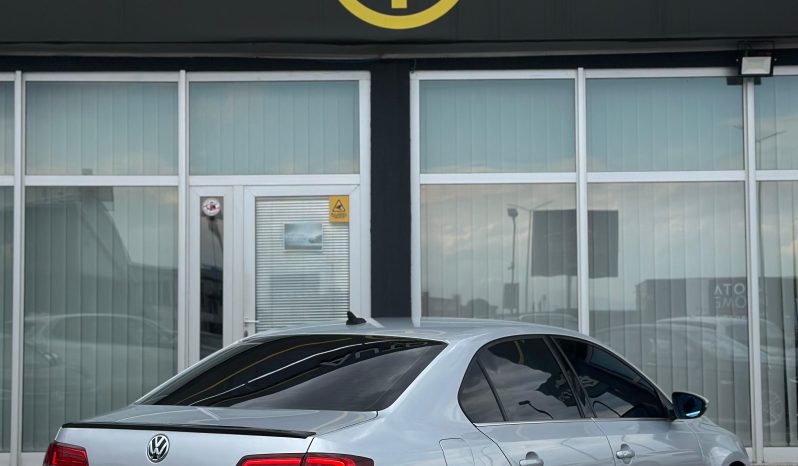 
								VW Jetta BMT Premium full									
