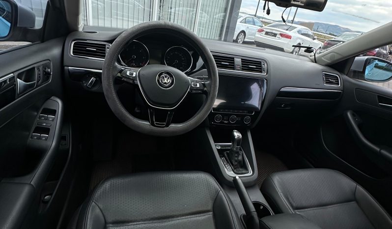 
								VW Jetta BMT Premium full									