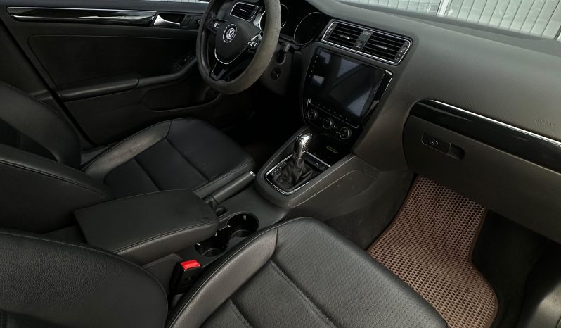 
								VW Jetta BMT Premium full									