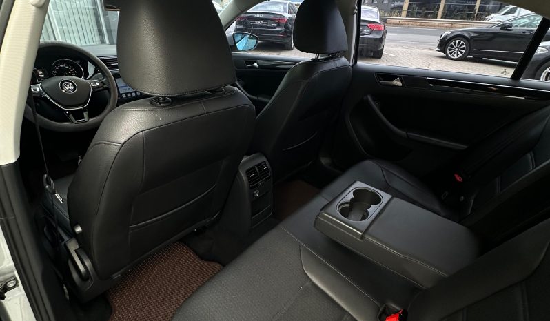 
								VW Jetta BMT Premium full									