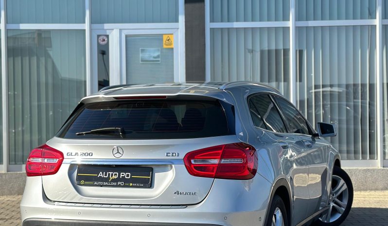 
								Mercedes Benz GLA200d 4Matic full									