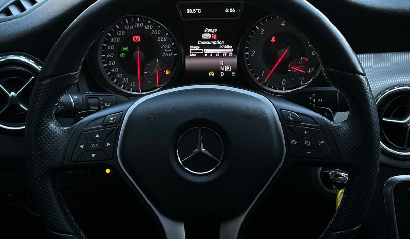 
								Mercedes Benz GLA200d 4Matic full									